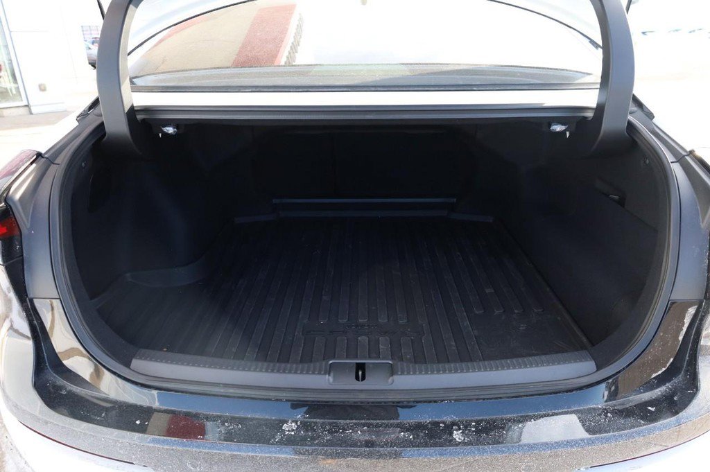 New 2025 Toyota Crown Platinum image 7