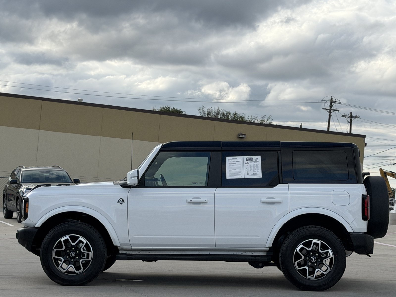 Used 2024 Ford Bronco Outer Banks AWD/4WD image 7