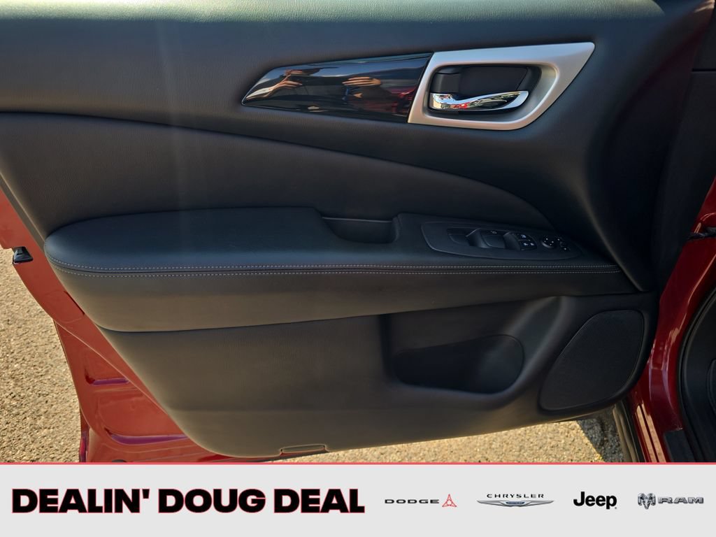 Used 2018 Nissan Pathfinder S AWD/4WD image 10