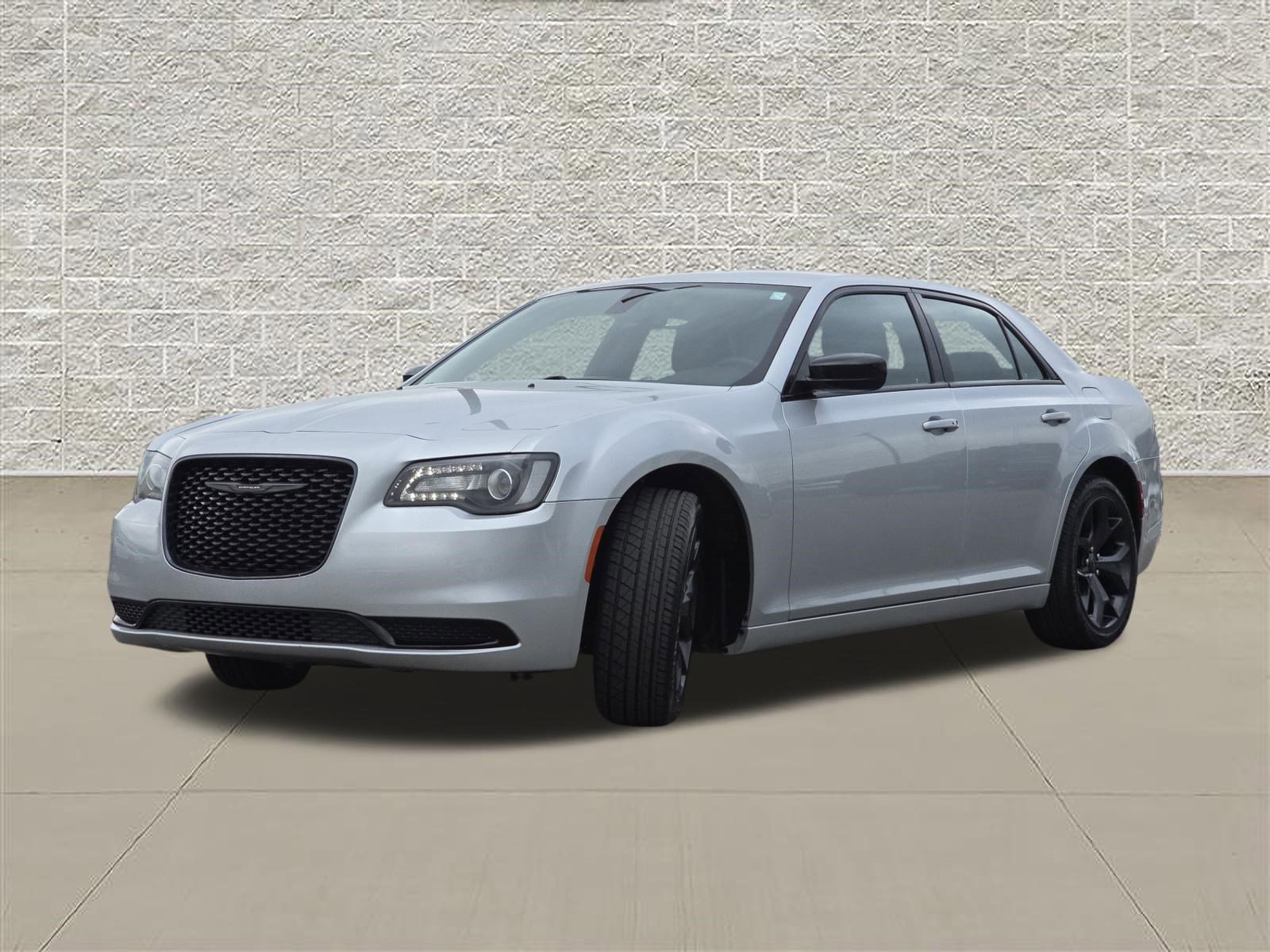 Used 2023 Chrysler 300 Touring w/ Sport Appearance Package RWD image 3