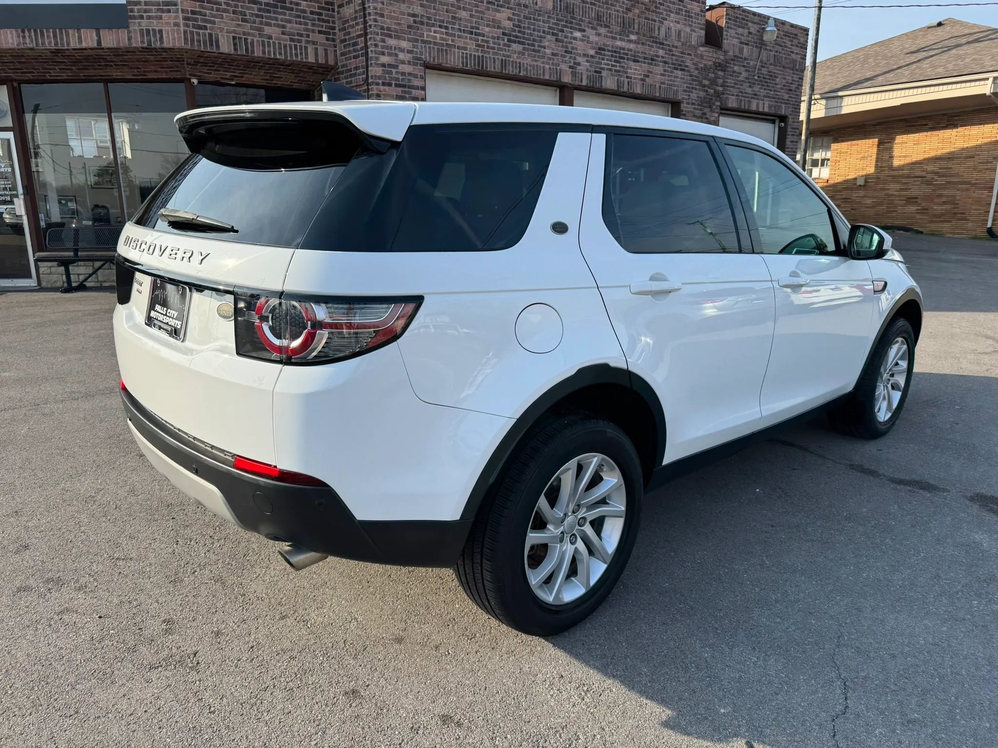 Used 2018 Land Rover Discovery Sport HSE image 17