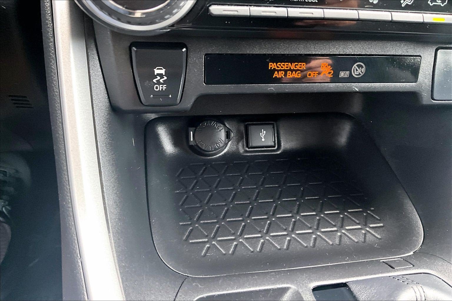 Used 2022 Toyota RAV4 LE AWD/4WD image 30
