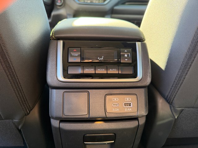 Used 2025 Subaru Ascent Onyx Edition AWD/4WD image 33