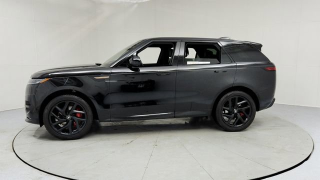 Used 2023 Land Rover Range Rover Sport SE Dynamic image 2