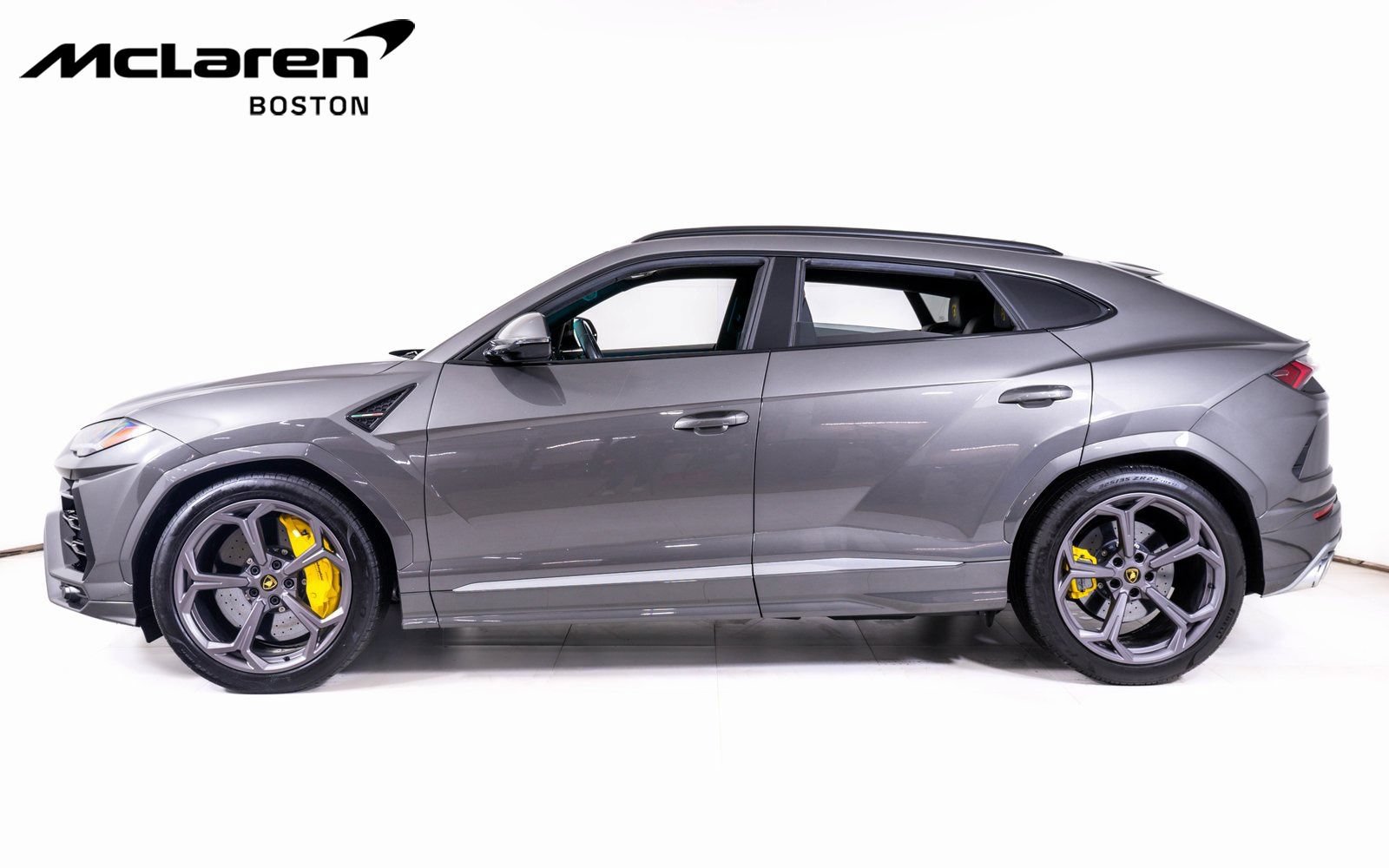 Used 2021 Lamborghini Urus AWD/4WD image 2
