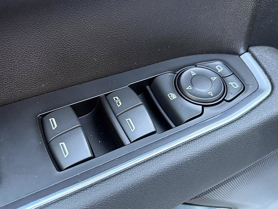 Used 2023 Chevrolet Silverado 1500 LT AWD/4WD image 16