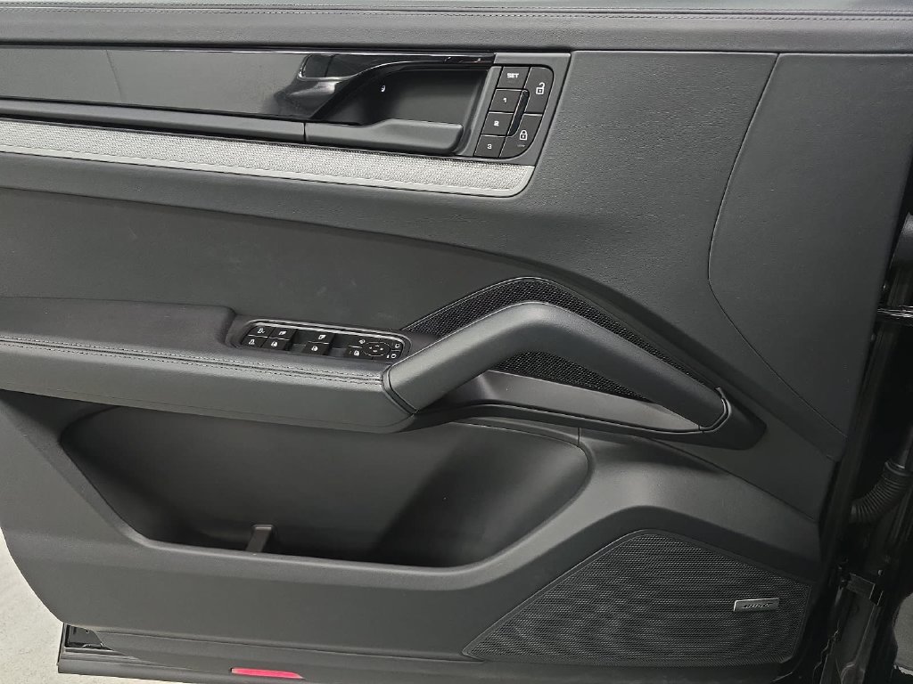 Certified 2026 Porsche Cayenne AWD/4WD image 23