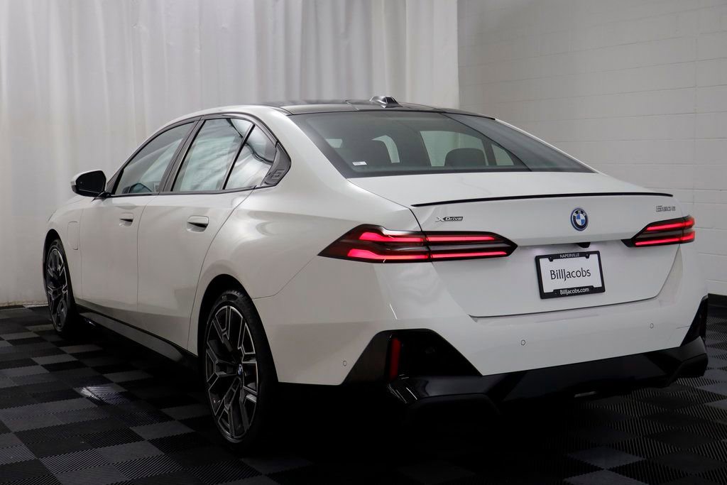 New 2026 BMW 550e xDrive w/ Premium Package image 15