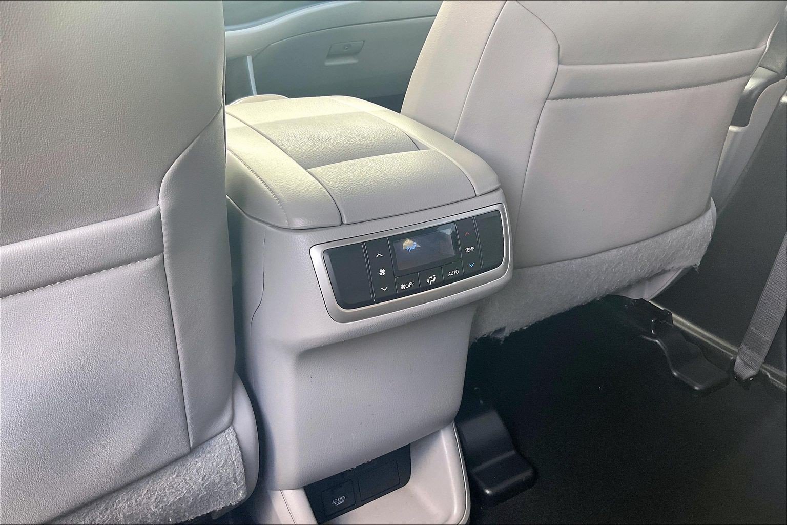 Used 2018 Toyota Highlander Limited AWD/4WD image 41