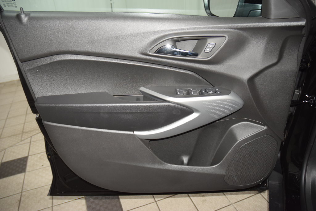 New 2026 Chevrolet Trax RS w/ Sunroof Package FWD image 42