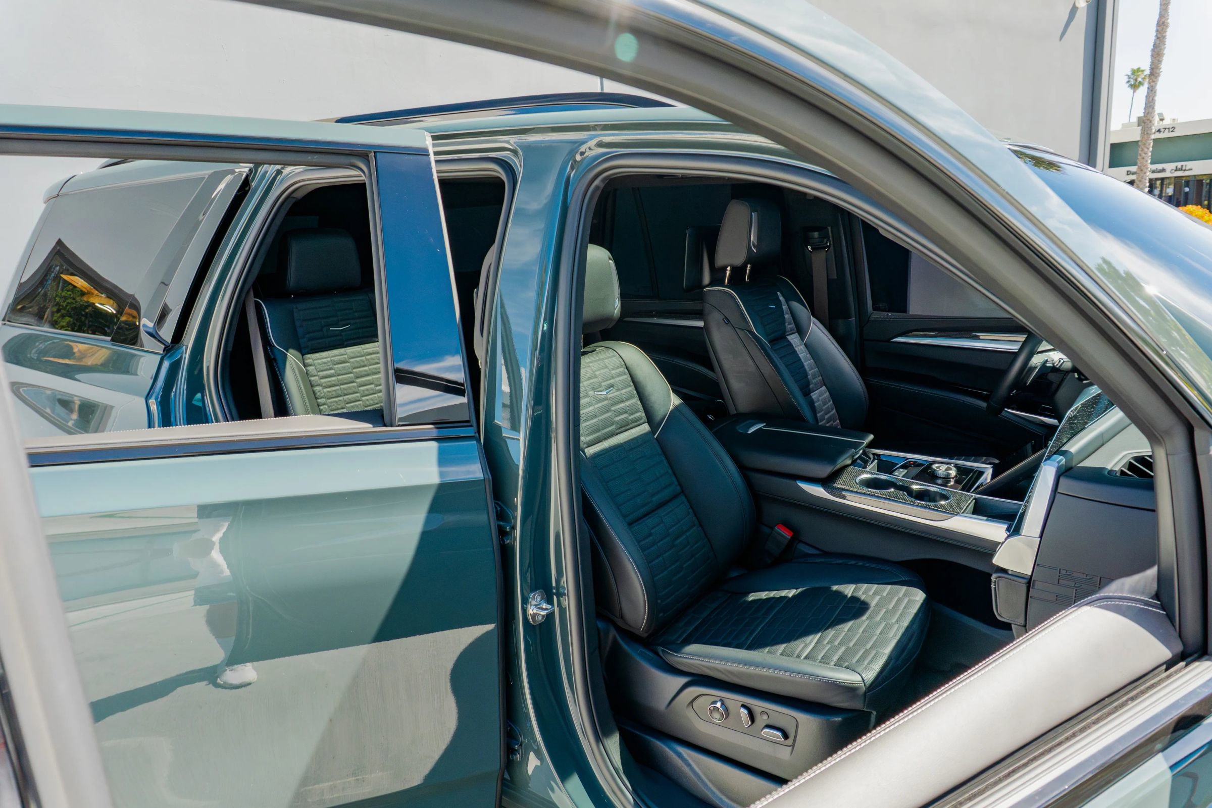 Used 2025 Cadillac Escalade V w/ LPO, ONYX Package AWD/4WD image 55