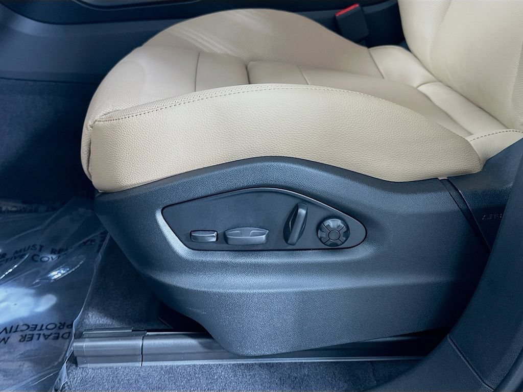 Certified 2026 Porsche Cayenne AWD/4WD image 21