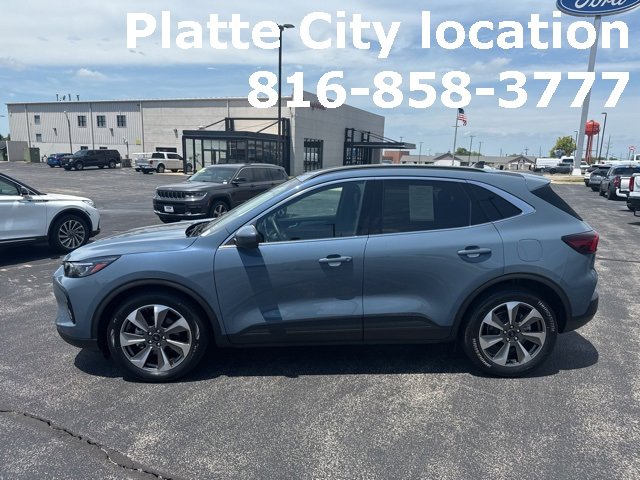 Used 2023 Ford Escape Platinum image 2