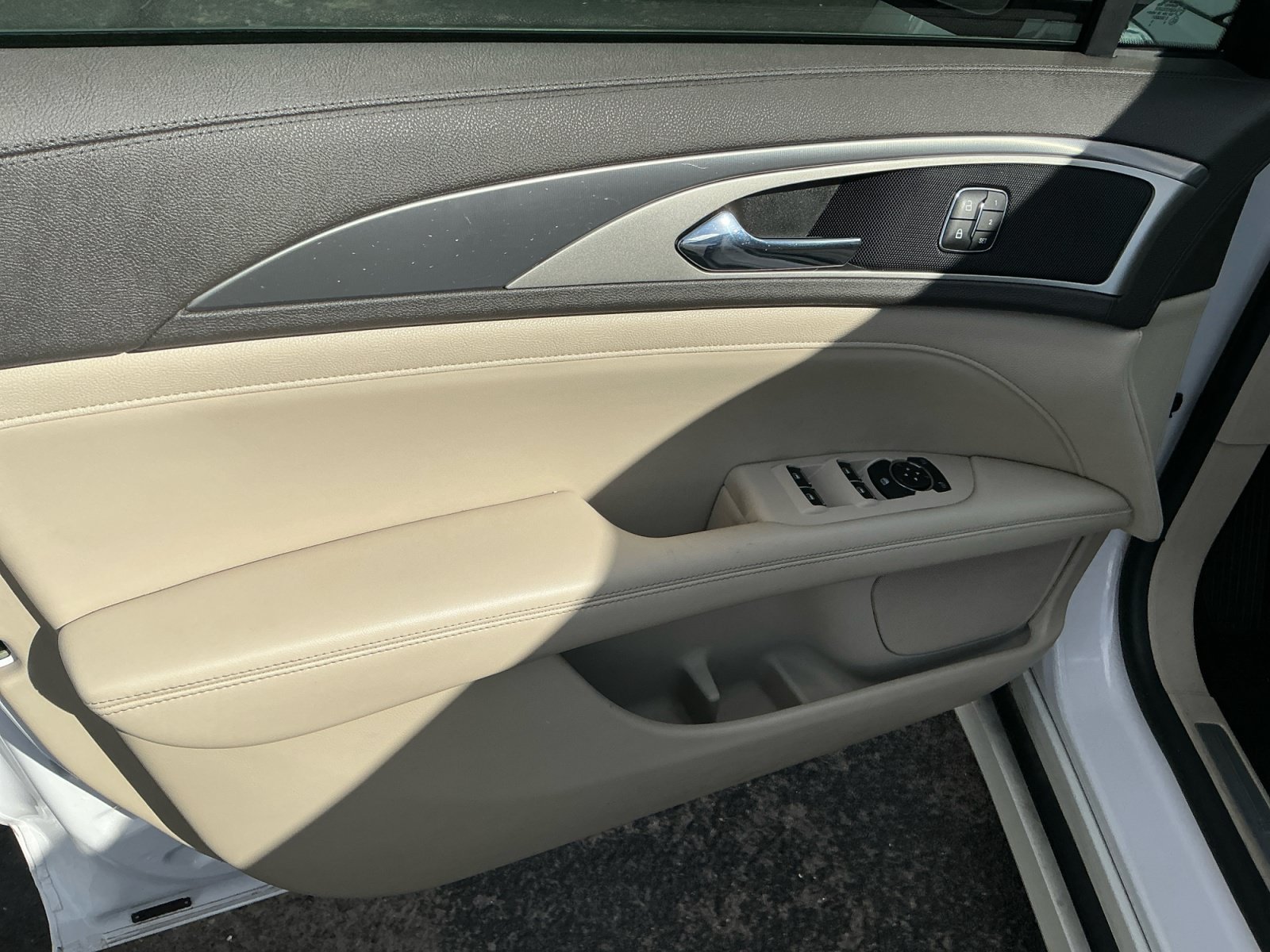 Used 2019 Lincoln MKZ Premiere FWD image 13