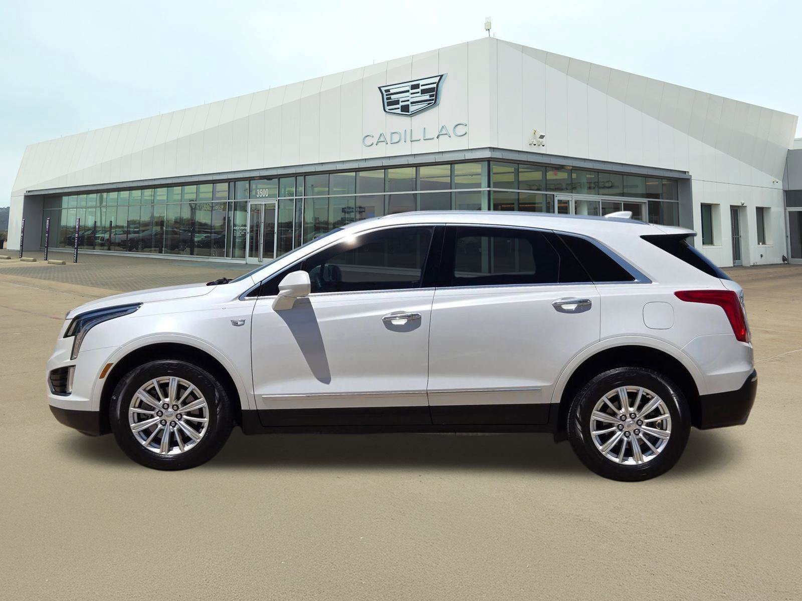 Used 2018 Cadillac XT5 FWD image 3