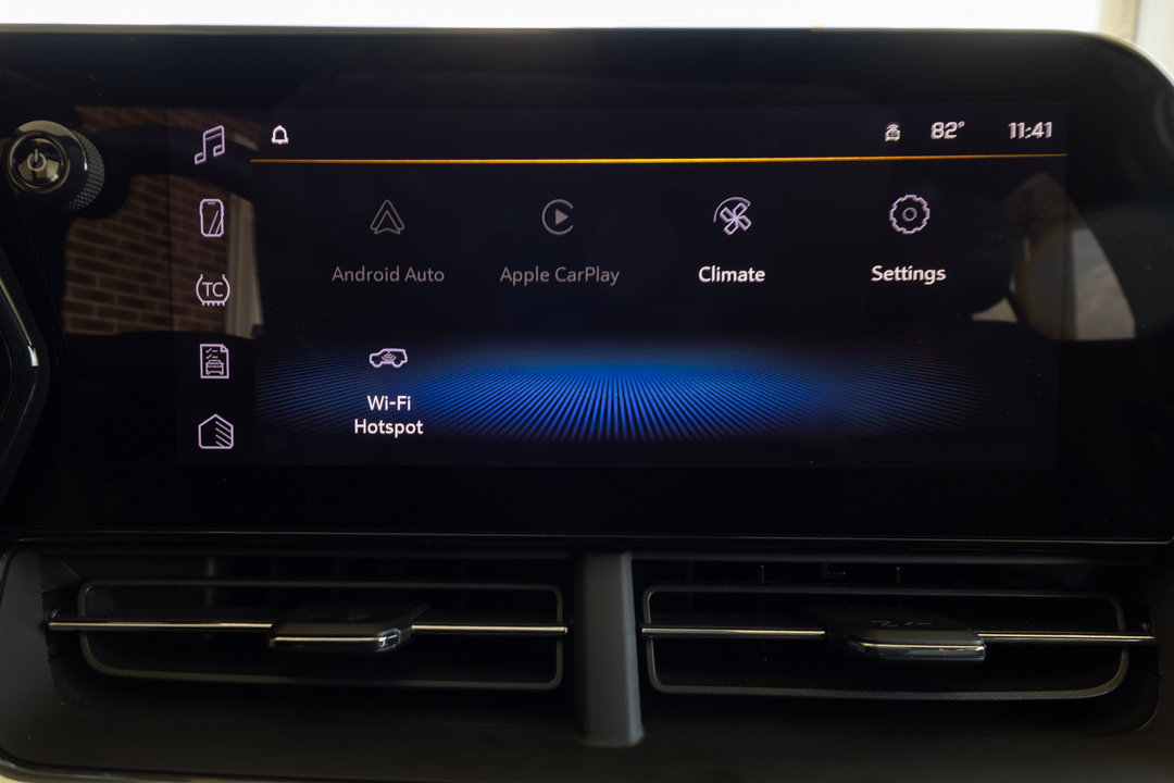 Used 2025 Chevrolet Trax RS w/ Sunroof Package image 17