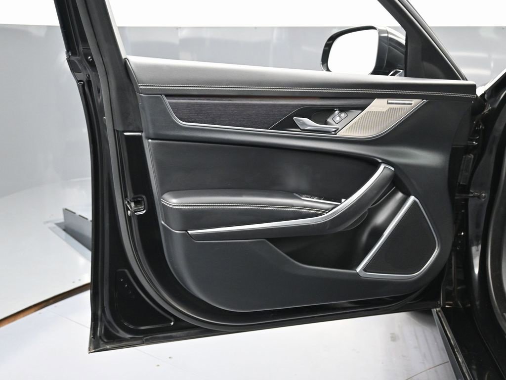 Used 2022 Jaguar XF R-Dynamic SE image 42