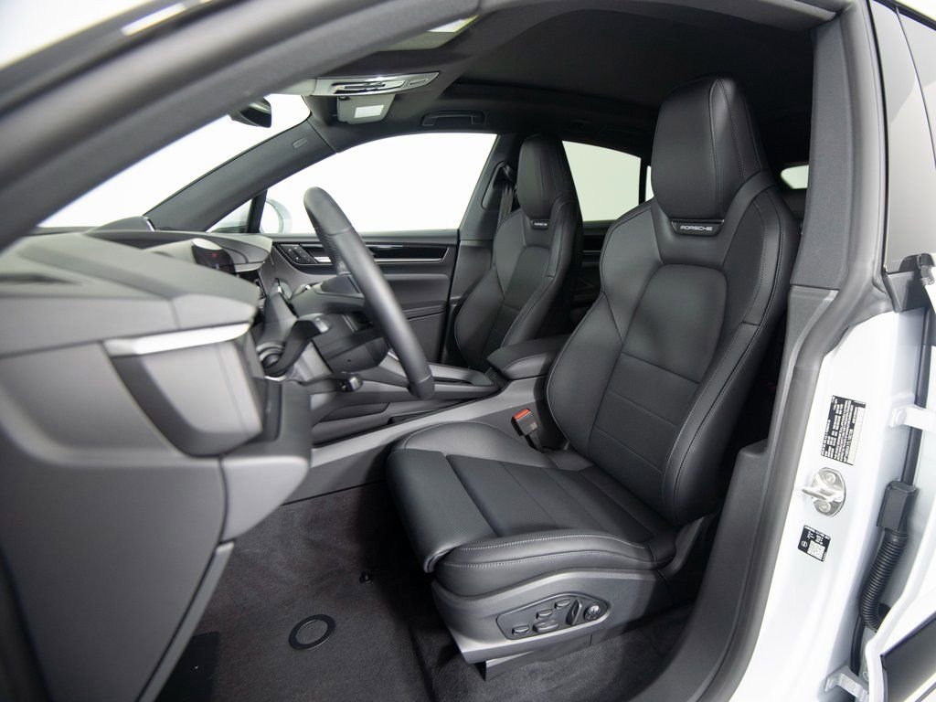 New 2026 Porsche Macan 4S Electric image 5