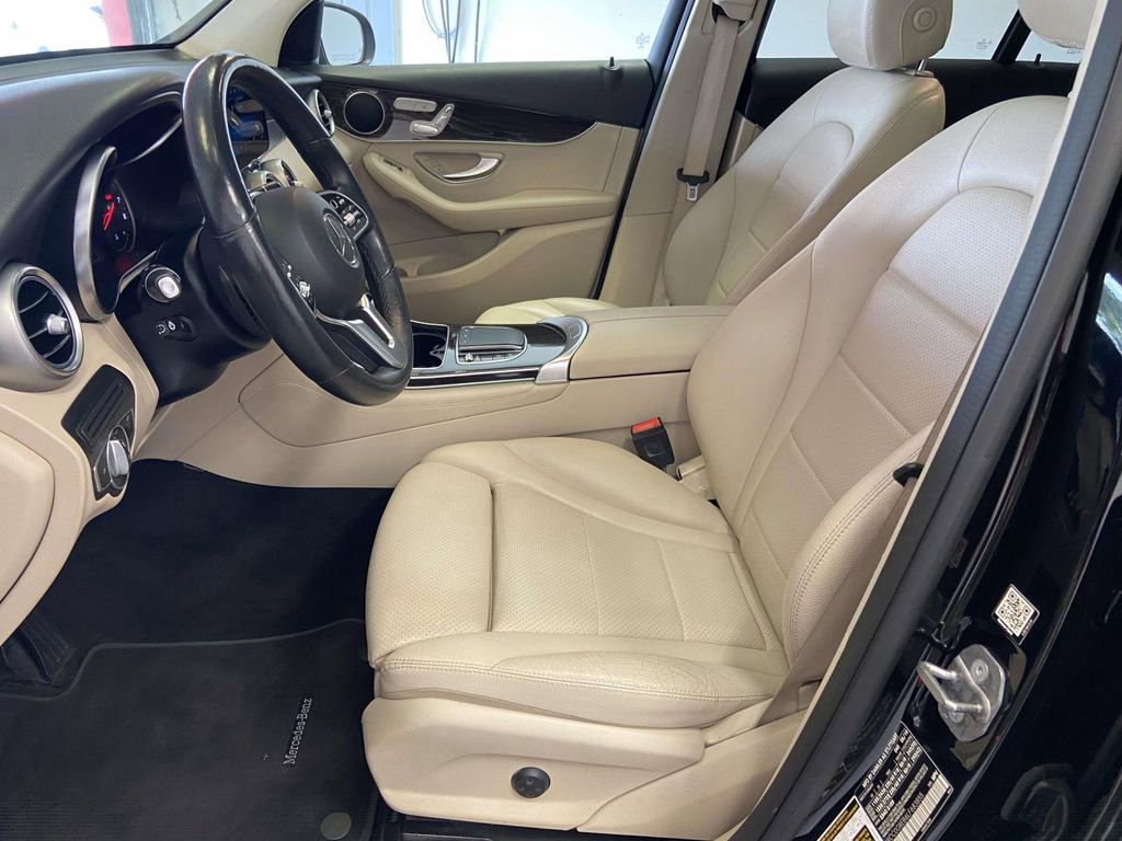 Used 2020 Mercedes-Benz GLC 300 4MATIC w/ Multimedia Package image 16