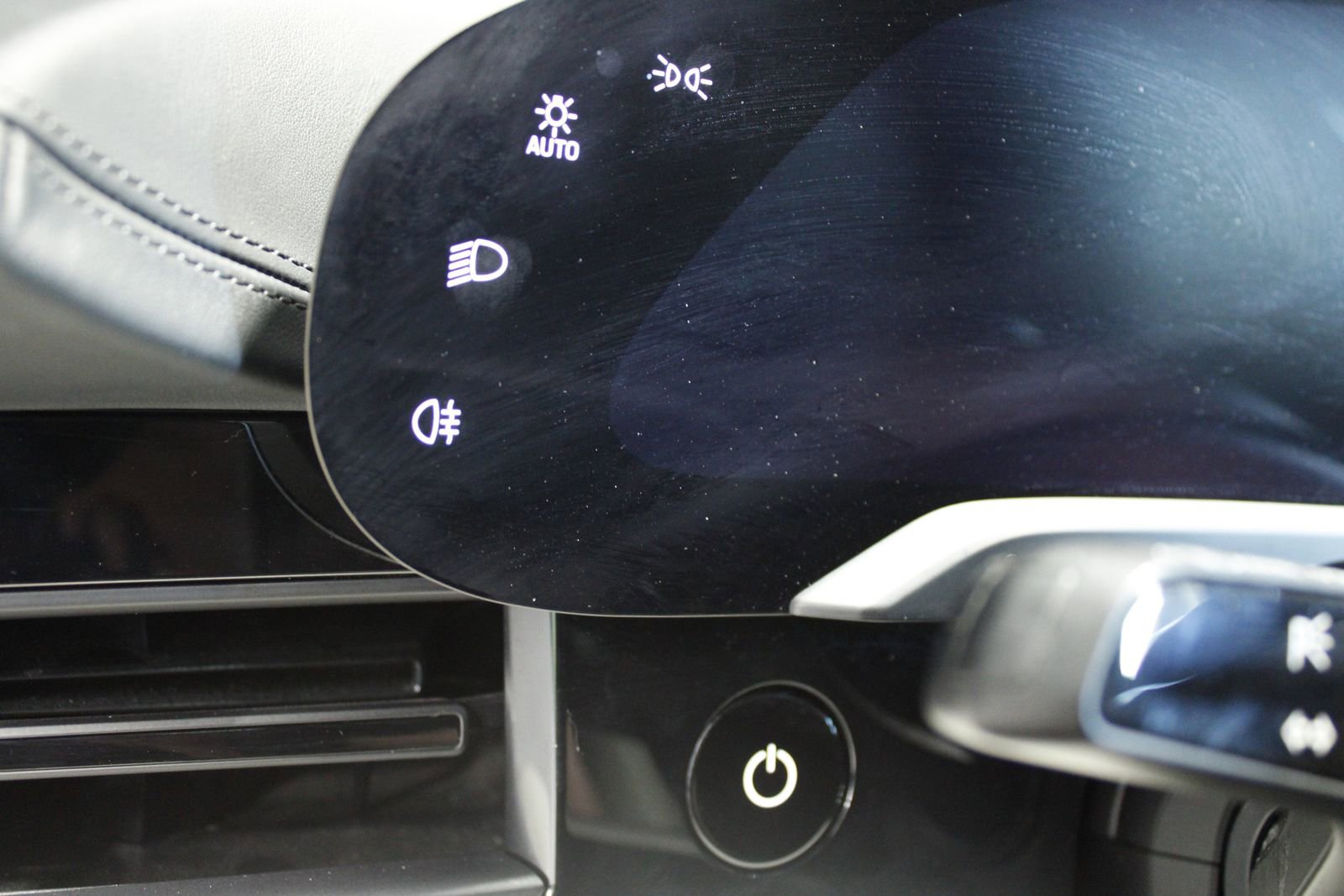 Certified 2021 Porsche Taycan image 32