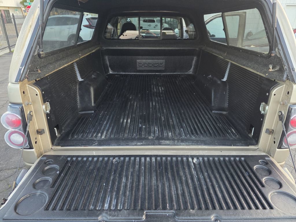 Used 2004 Dodge Dakota SXT w/ Tire & Handling Group image 24