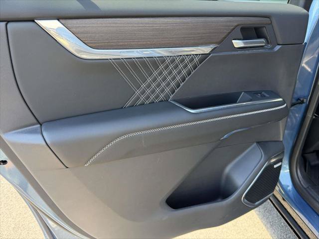 Used 2025 GMC Acadia Denali FWD image 14
