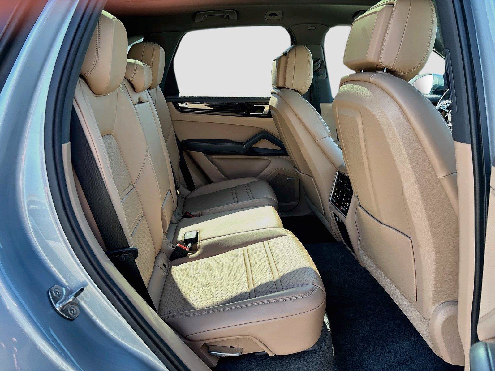 Used 2020 Porsche Cayenne S AWD/4WD image 28