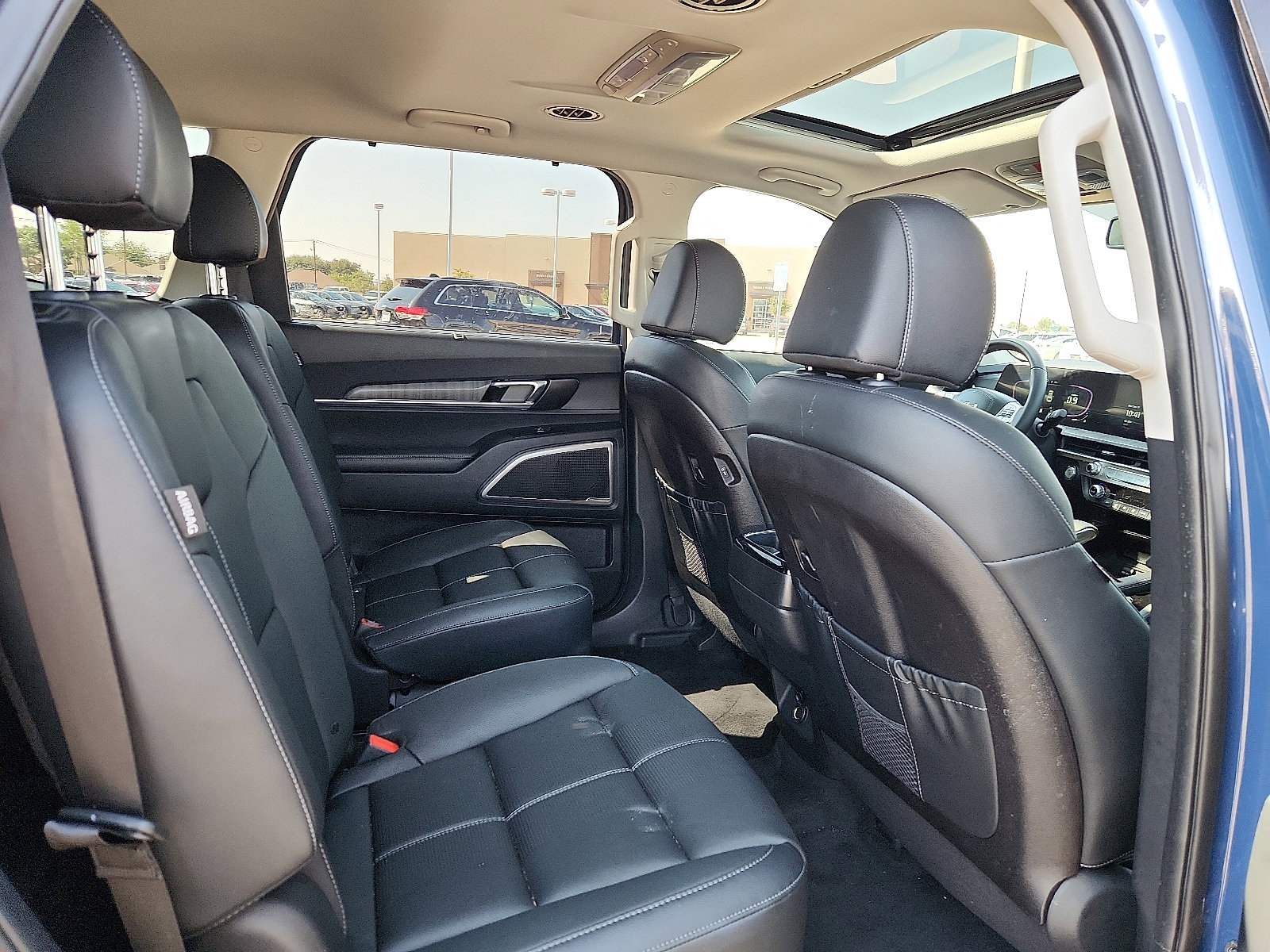 Used 2025 Kia Telluride EX w/ EX Captain's Chair Package image 14