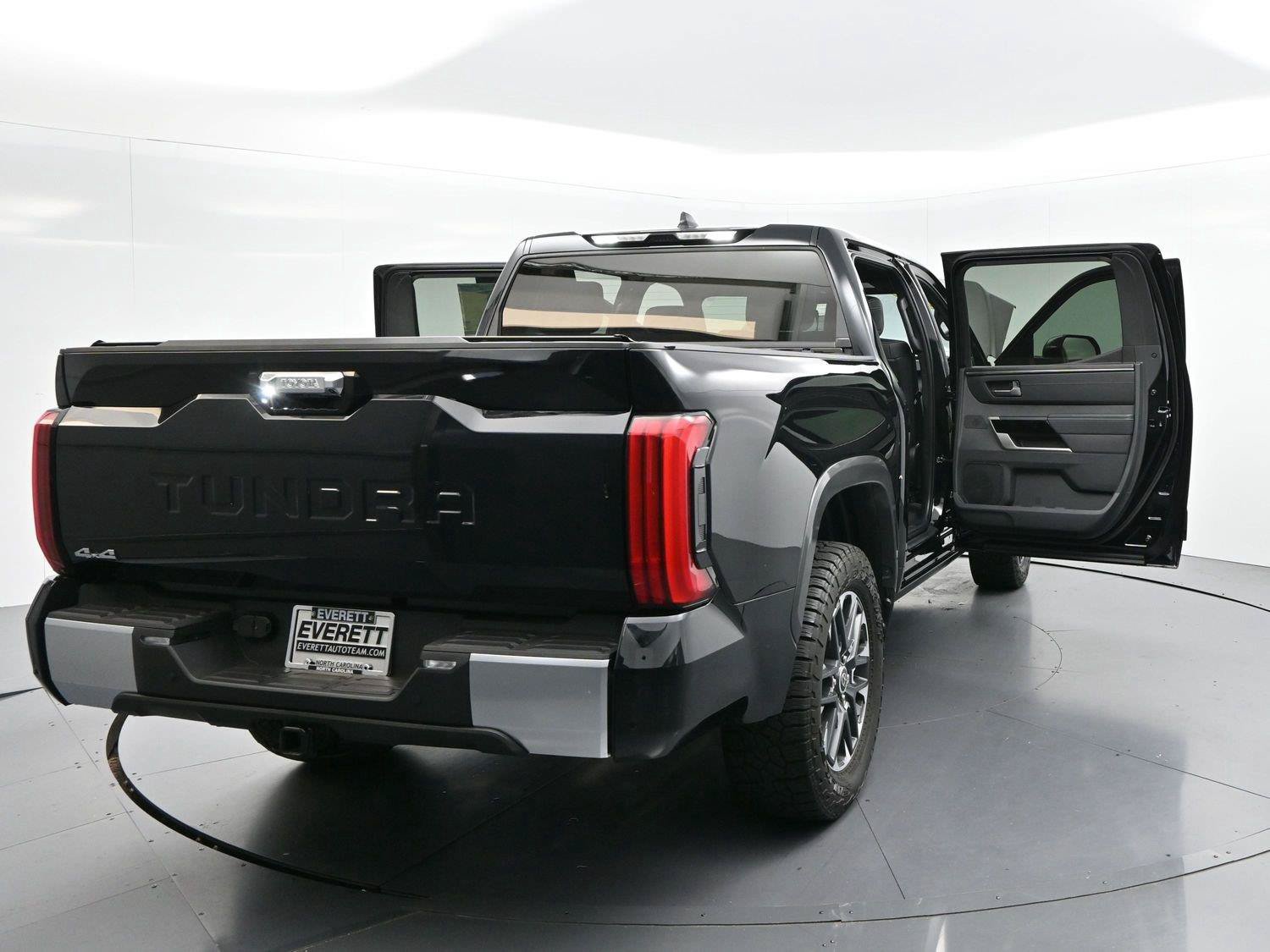 Used 2026 Toyota Tundra Limited AWD/4WD image 40