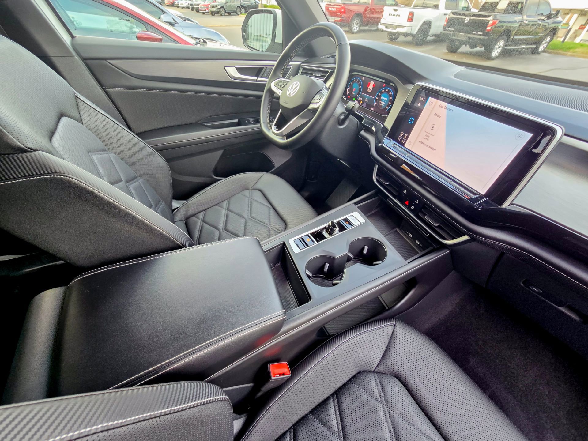 Used 2024 Volkswagen Atlas Cross Sport SE image 23