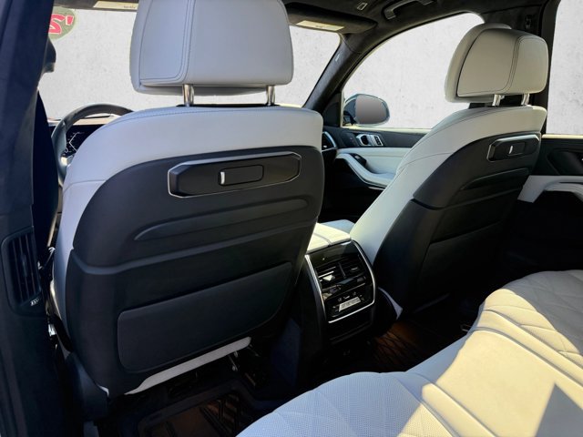 Certified 2025 BMW X7 xDrive40i w/ M Sport Package AWD/4WD image 18