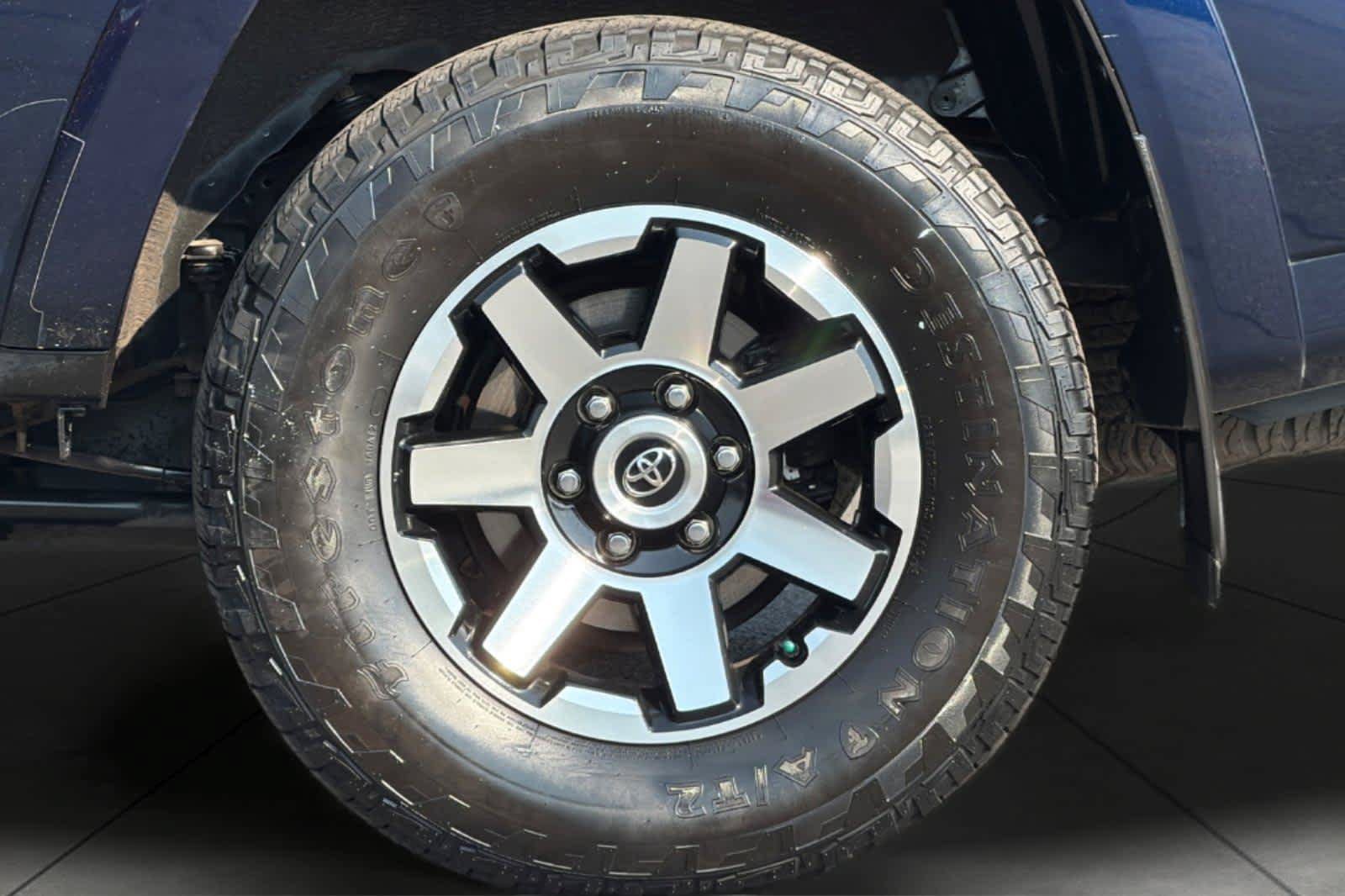 Used 2020 Toyota 4Runner TRD Off-Road Premium AWD/4WD image 11