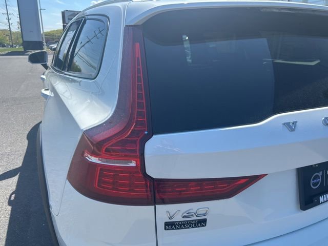 Certified 2025 Volvo V60 B5 Cross Country Plus AWD/4WD image 10