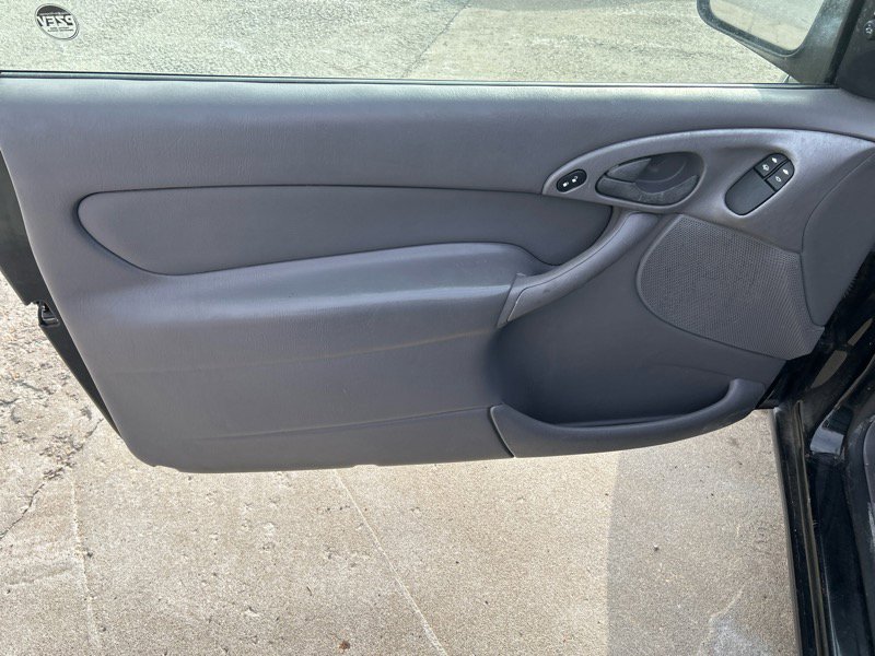 Used 2004 Ford Focus ZX3 Hatchback image 6