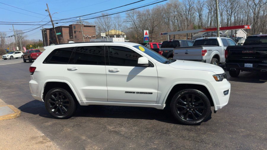 Used 2019 Jeep Grand Cherokee Altitude AWD/4WD image 5