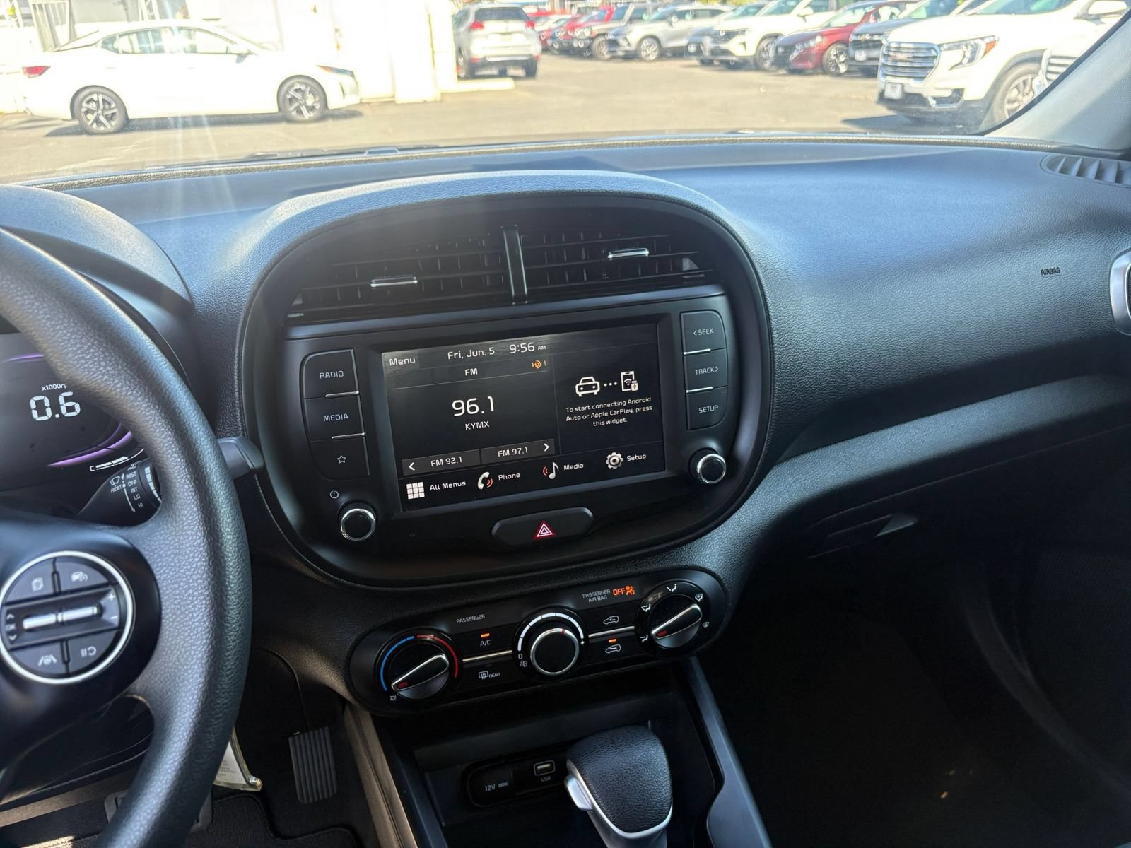 Used 2025 Kia Soul LX w/ LX Technology Package FWD image 17