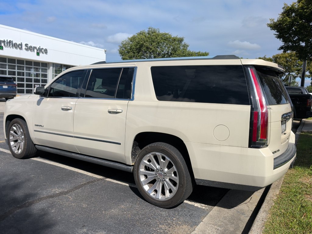 Used 2015 GMC Yukon XL Denali w/ Premium Package AWD/4WD image 6
