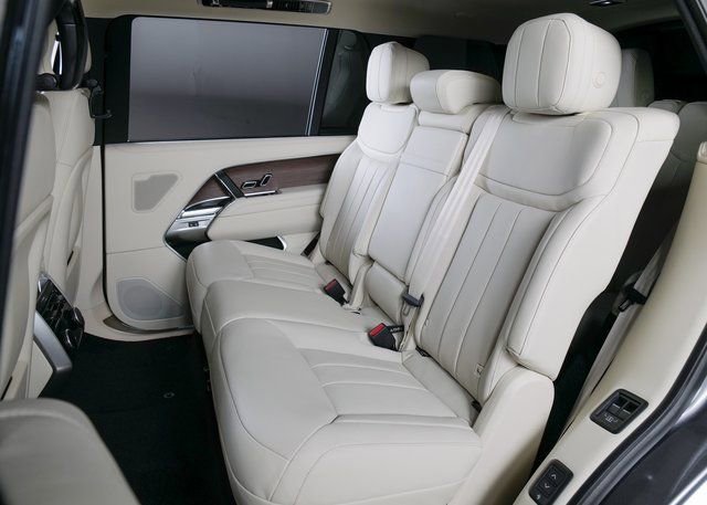 New 2026 Land Rover Range Rover Long Wheelbase SE image 5