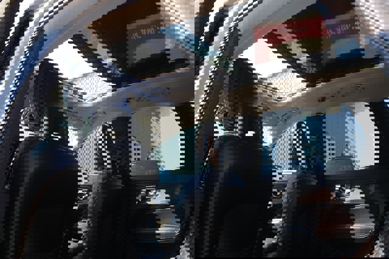 Used 2018 Volvo XC60 T5 Momentum w/ Convenience Package image 44