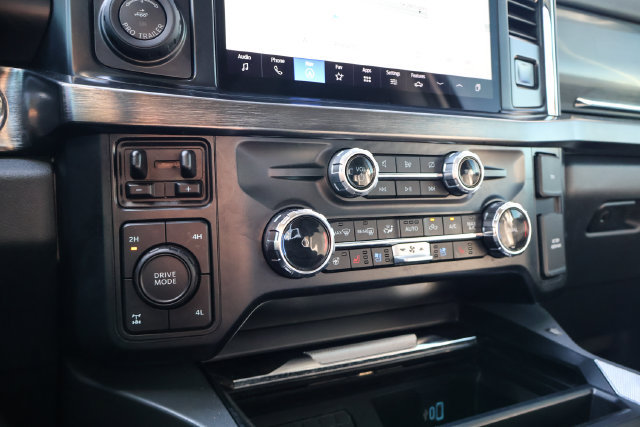 Used 2024 Ford F250 Lariat w/ Lariat Ultimate Package AWD/4WD image 13