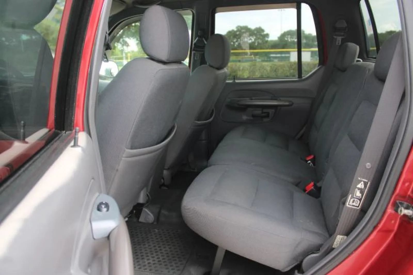 Used 2001 Ford Explorer Sport Trac 4x4 image 13