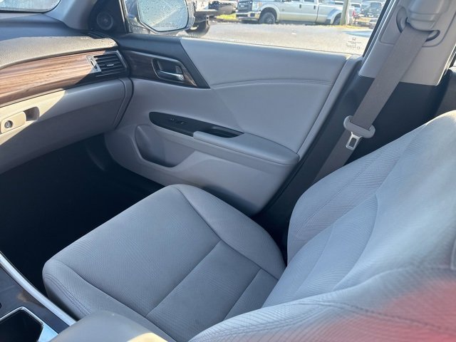 Used 2017 Honda Accord EX image 16