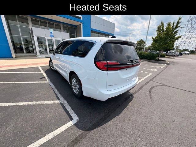 Used 2025 Chrysler Pacifica Select FWD image 3