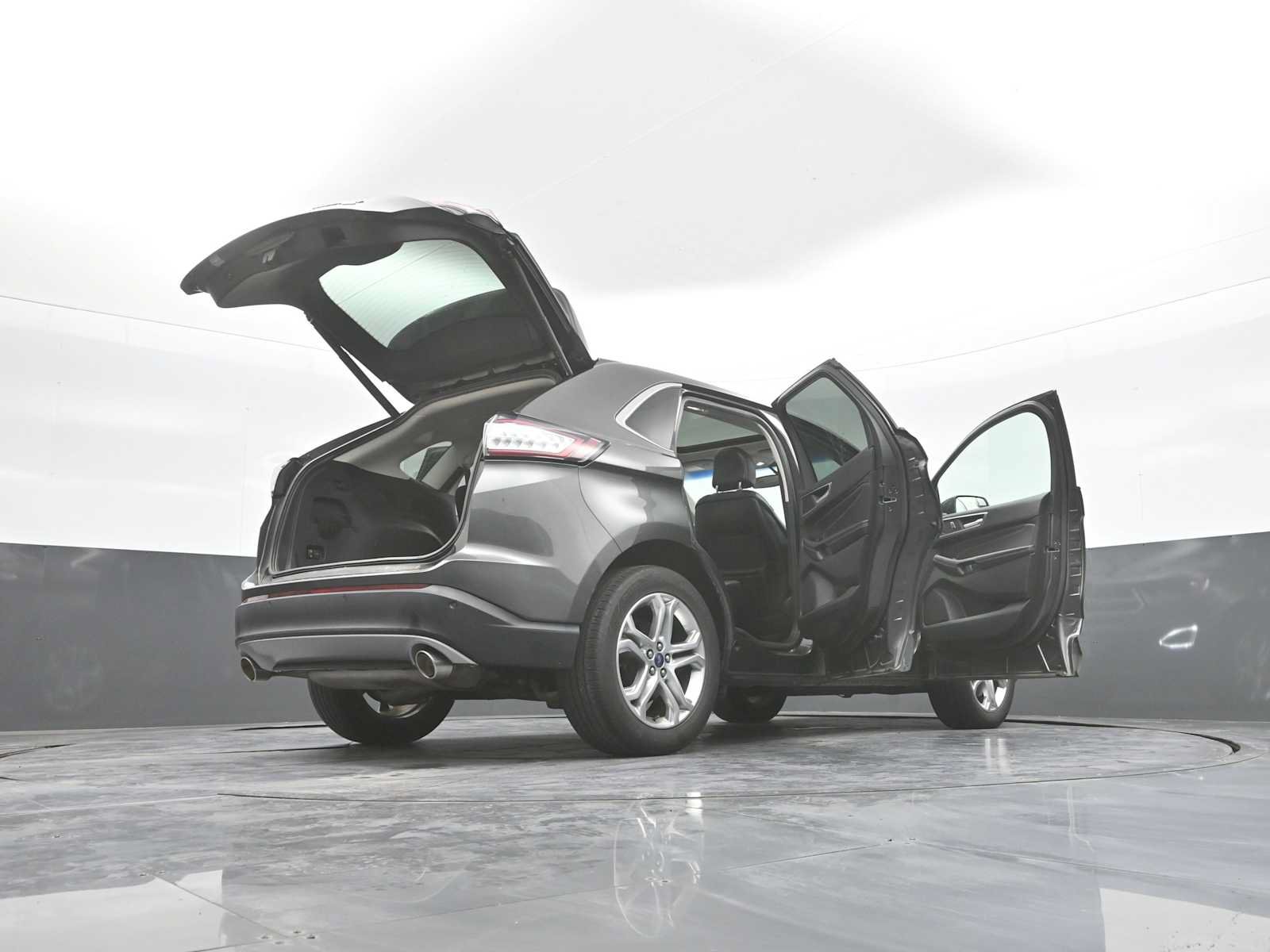Used 2018 Ford Edge Titanium w/ Equipment Group 301A AWD/4WD image 54