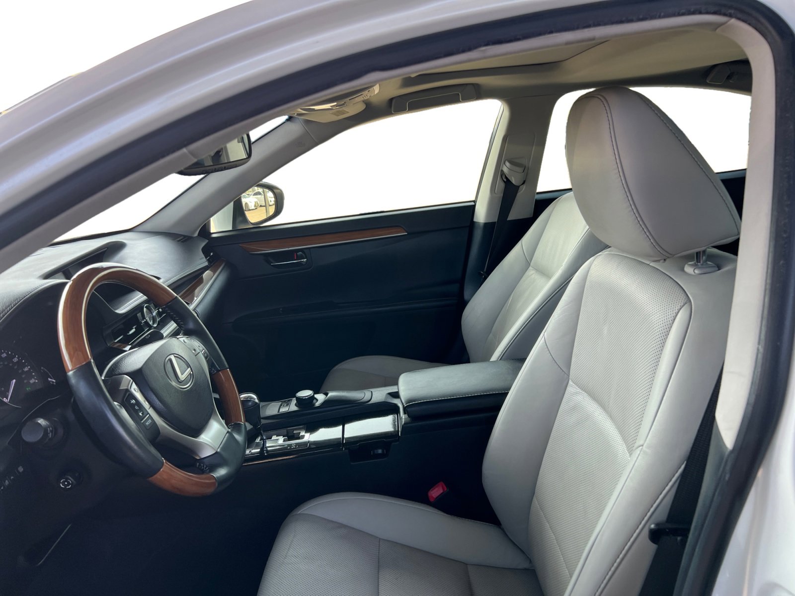 Used 2013 Lexus ES 300h image 10