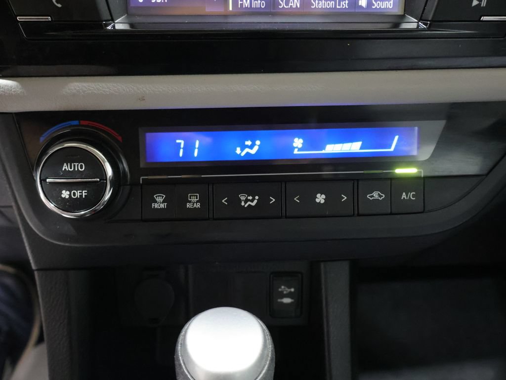 Used 2015 Toyota Corolla LE FWD image 27