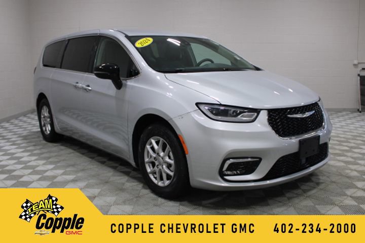 Used 2024 Chrysler Pacifica Touring-L image 1
