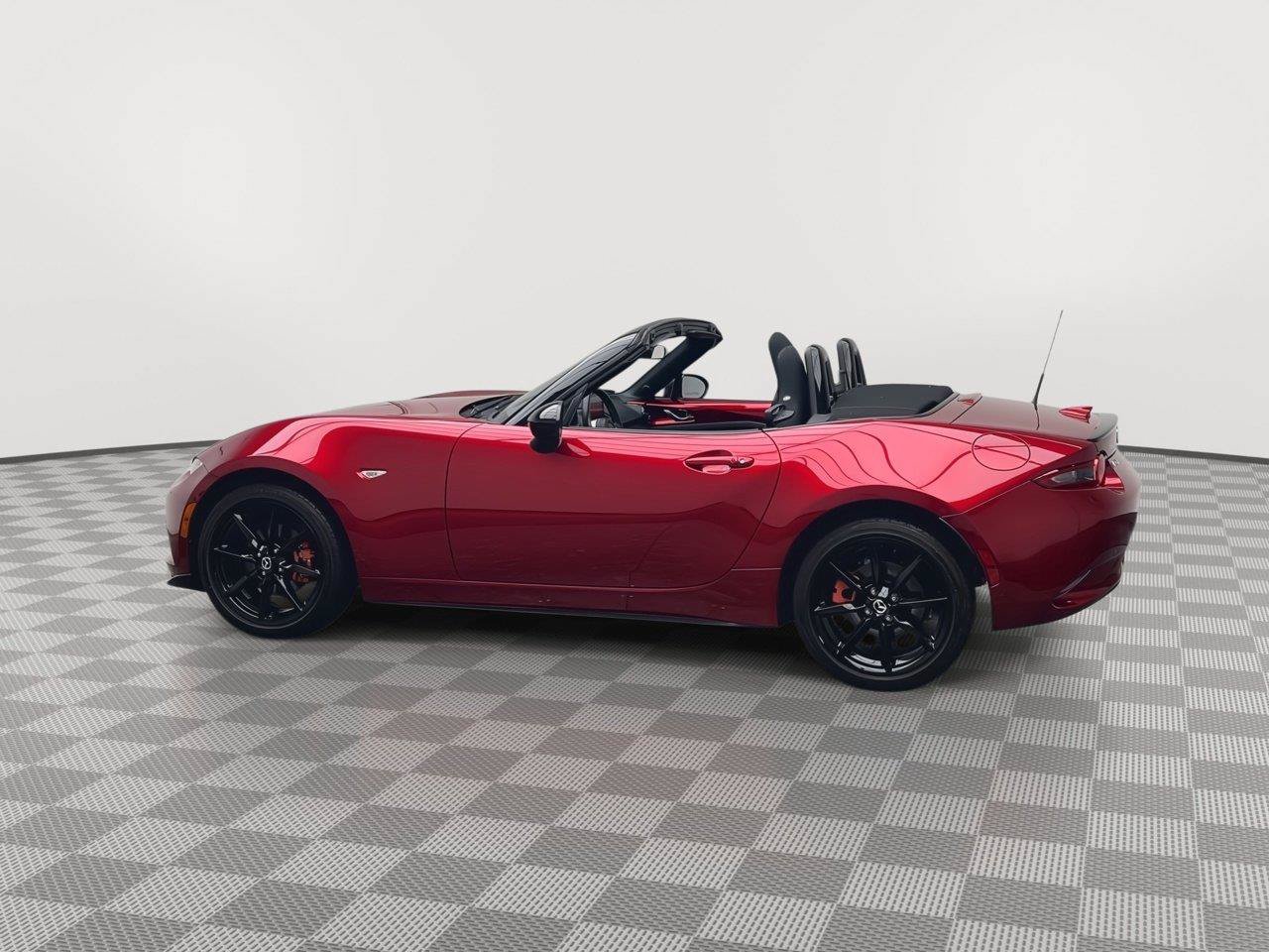 Certified 2021 MAZDA MX-5 Miata Club RWD image 30
