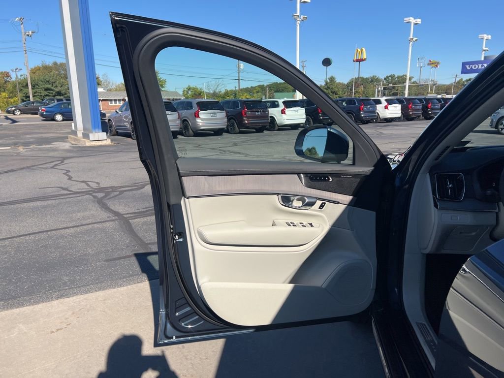 New 2026 Volvo XC90 B6 Ultra w/ Protection Package image 12