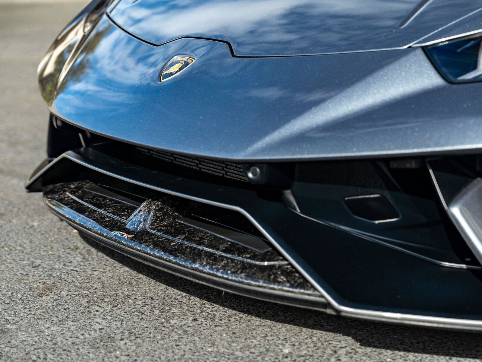 Used 2018 Lamborghini Huracan Performante AWD/4WD image 19
